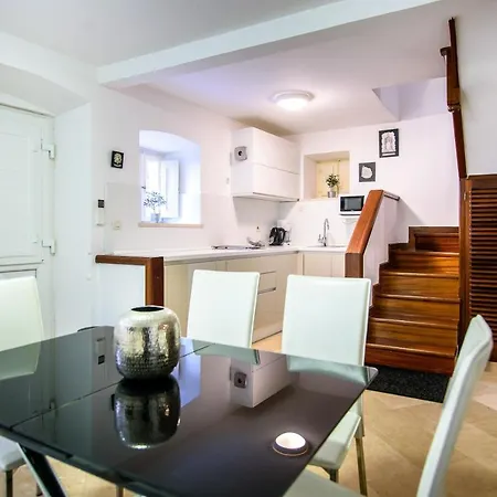 Apartment Luan Old Town By Duhomes